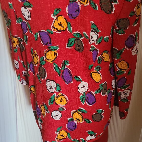 Vintage Oscar de la Renta Floral jacket and red skirt, size 6. - Picture 3 of 7